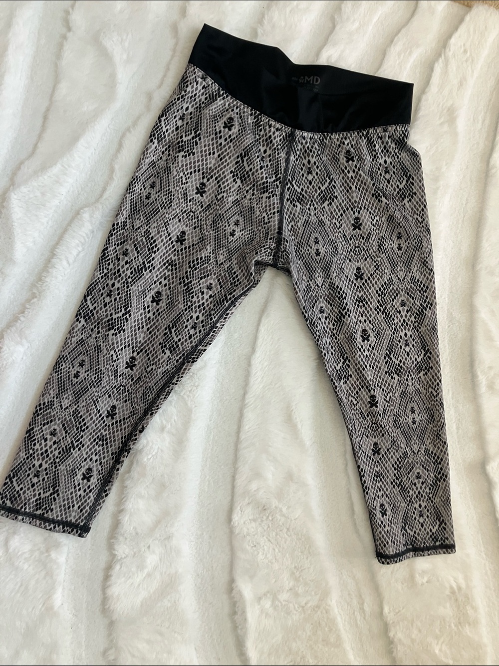 Betty Designs Snake-Print Capri Leggings with Black Waistband, skull butterfly